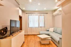 Central 2BR Duplex with sauna