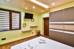 Central 2BR Duplex with sauna