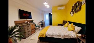GoldenView Downtown Apartment near Palas Mall