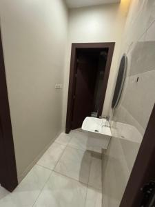 غرفة وحمام مفروشة