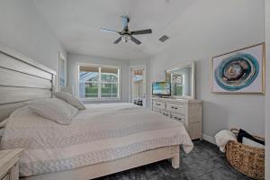 Paradise Retreat Saltwater Luxury Pool with Hot Tub