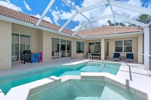 Paradise Retreat Saltwater Luxury Pool with Hot Tub