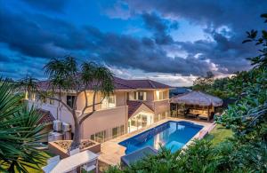 Family Entertainer with Pool - Luxury Holiday House in Lennox Head - 4hvězdičkové hotely ve městě Lennox Head
