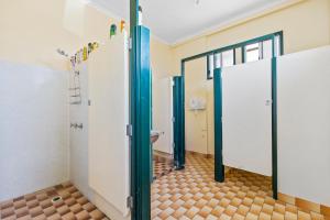 Mangoes Backpacker Hostel & Farmstay