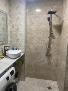 Сдается двухкомнатная квартира с балконом в Гонио с прекрасным видом на горы