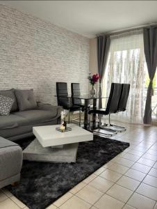 Appartements Chic and stylish apartment close to Paris : photos des chambres