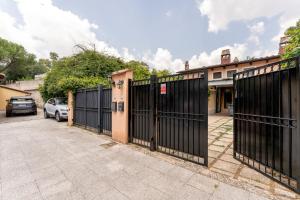 Suede Loft Retreat, Charm, Relax Private Parking