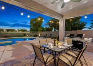 Golf Course Executive Home With Free Heated Pool! - Ubytování bez kategorie ve městě Avondale