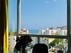 Penthouse near city center and beach with Pool