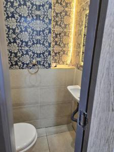 Pyramids Private Gate