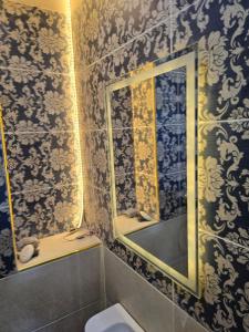 Pyramids Private Gate