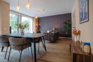 Luxury City Apartment I Walk to beach