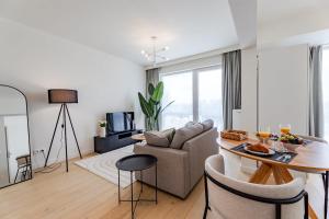Large studio apartment in a serviced building