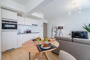 Large studio apartment in a serviced building