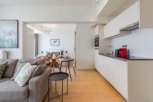 Large studio apartment in a serviced building