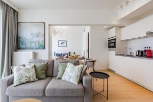 Large studio apartment in a serviced building