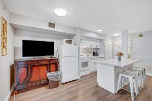 Stay Together in Style - 1 Bedroom Apartment with View 656