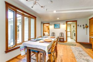 Oregon Farmhouse Hideaway on 53 Acres