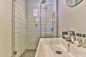 Remote workers work from home luxury! Secure, wifi