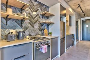 Remote workers work from home luxury! Secure, wifi