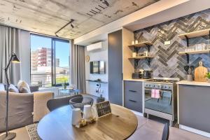 Remote workers work from home luxury! Secure, wifi