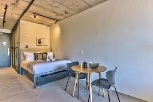 Remote workers work from home luxury! Secure, wifi