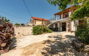 1 Bedroom Lovely Apartment In Ljubac