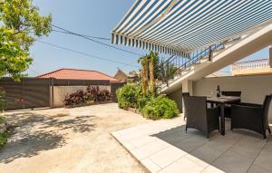 1 Bedroom Lovely Apartment In Ljubac 
