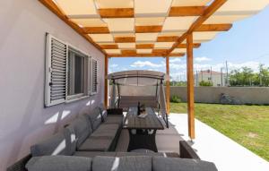 3 Bedroom Nice Home In Nin 