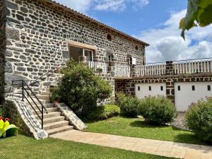 Gîte tout inclus avec terrasse, jardin et parkings, proche Puy-en-Velay et chemins de randonnée. - FR-1-582-323