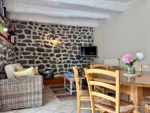 Gîte tout inclus avec terrasse, jardin et parkings, proche Puy-en-Velay et chemins de randonnée. - FR-1-582-323