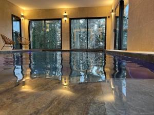 Maisons de vacances Lodge elegant avec spa privatif et espace bien-etre - FR-1-582-530 : photos des chambres