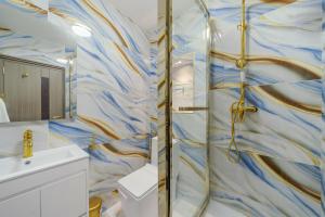 Exquisite 2-Bedroom Luxury Apartment in Prestigious Mayfair H3