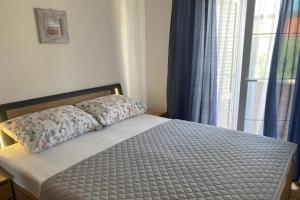 Apartments with parking space Lopar, Rab - 24597