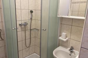 Apartments with parking space Lopar, Rab - 24597