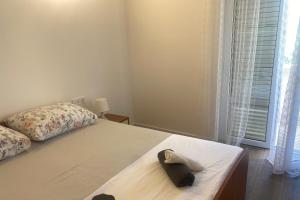 Apartments with parking space Lopar, Rab - 24597