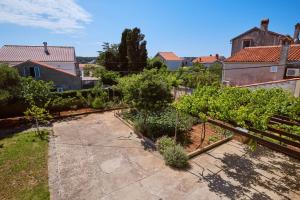 Apartments with parking spaces Losinj, Losinj - 24690
