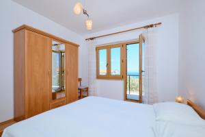 Apartments with parking spaces Losinj, Losinj - 24690