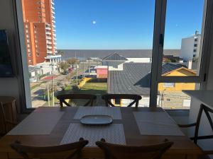 Vista al mar y cerros! Bano en suite apto nuevo Altos de Piriapolis - 3-star hotels in Piriápolis