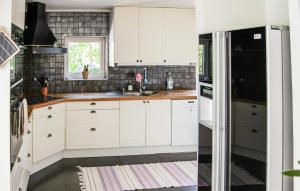 3 Bedroom Beautiful Home In Nynäshamn