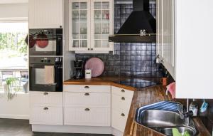 3 Bedroom Beautiful Home In Nynäshamn