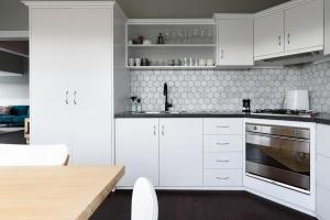 Work & Wander | Cottage w Dedicated Office