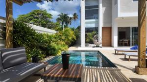 Beach House With Private Pool