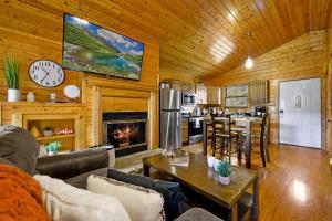 Great View Location Studio Log Cabin Hot Tub
