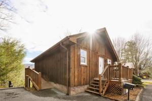 Great View Location Studio Log Cabin Hot Tub