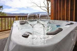 Great View Location Studio Log Cabin Hot Tub