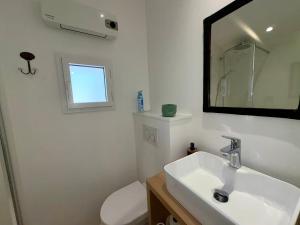 Maisons de vacances Maison spacieuse pour 8 pers, proche mer et foret - FR-1-323-574 : photos des chambres