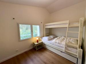 Maisons de vacances Maison spacieuse pour 8 pers, proche mer et foret - FR-1-323-574 : photos des chambres