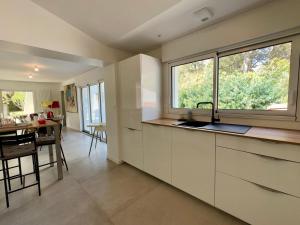 Maisons de vacances Maison spacieuse pour 8 pers, proche mer et foret - FR-1-323-574 : photos des chambres