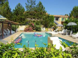 Holiday Home with Pool in Vaison-la-Romaine, cleaning included